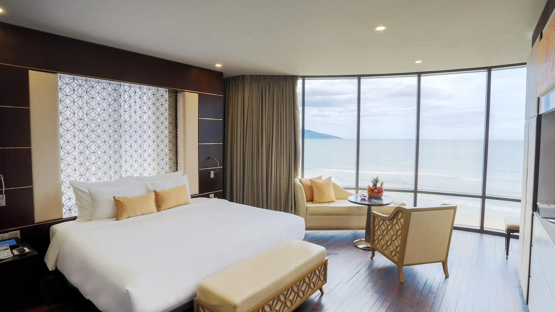 *****  Holiday Beach Hotel Danang Vietname