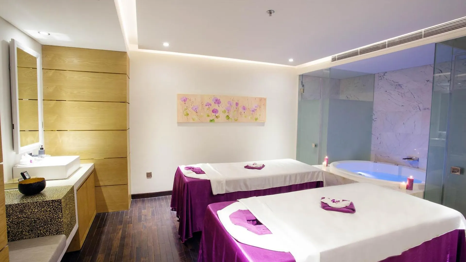 Holiday Beach Hotel Danang