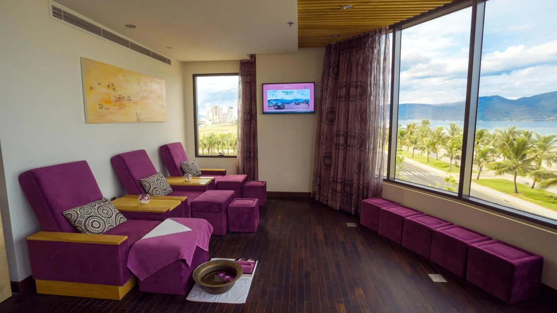 Holiday Beach Hotel Danang