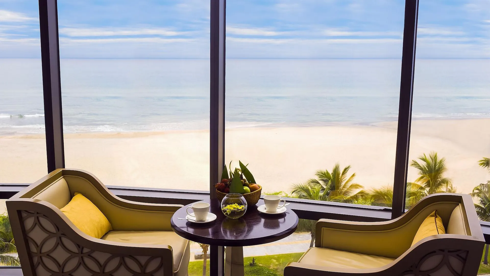 Holiday Beach Hotel Danang