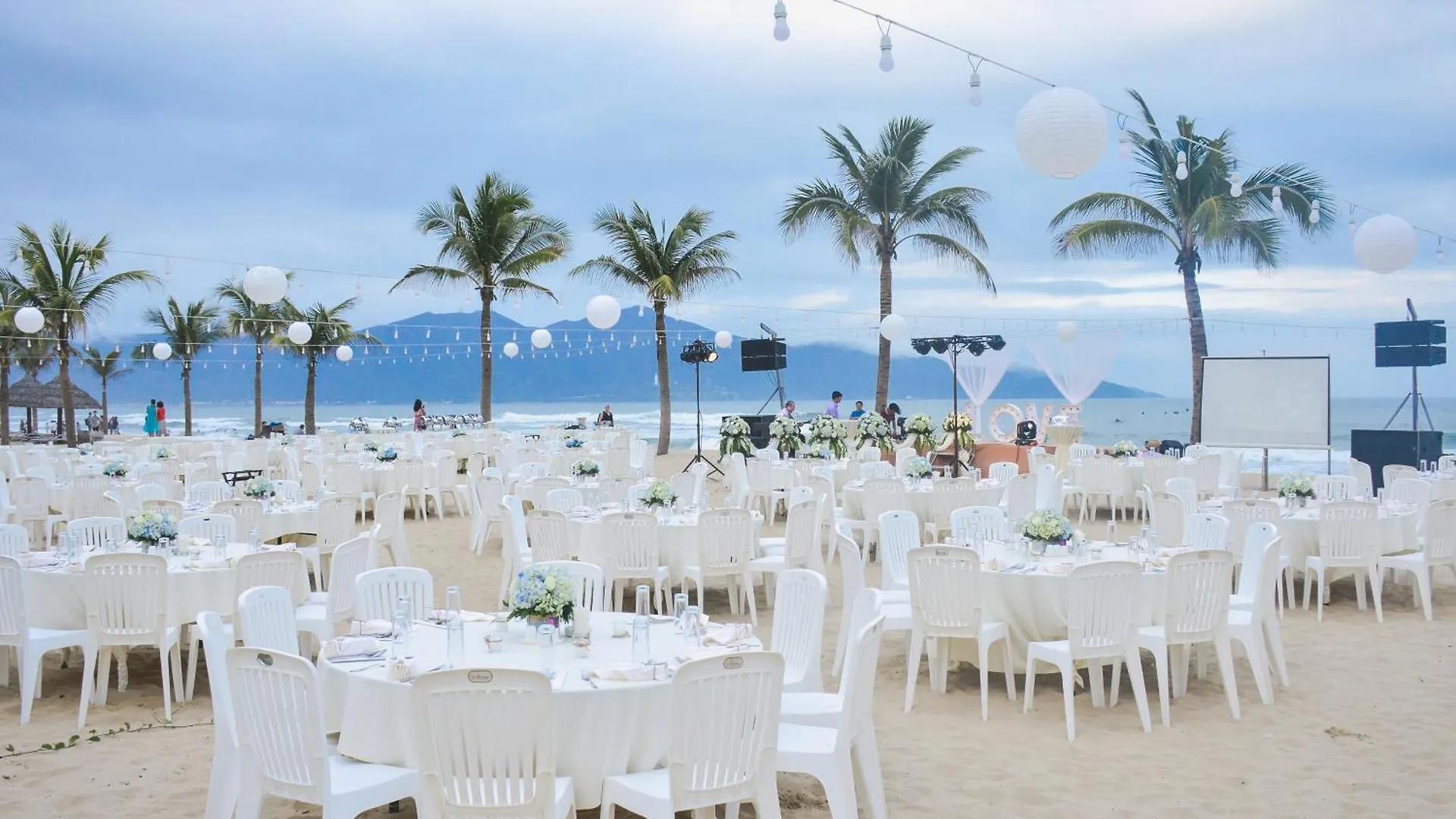 Holiday Beach Hotel Danang 5*, Da Nang Vietnam