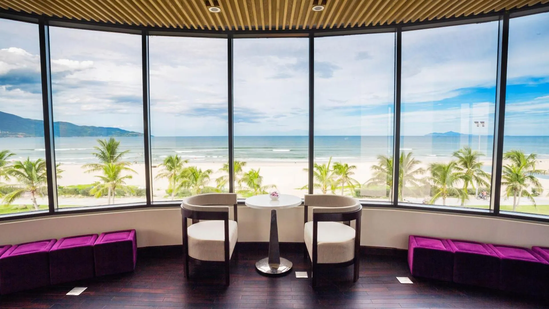 Holiday Beach Hotel Danang