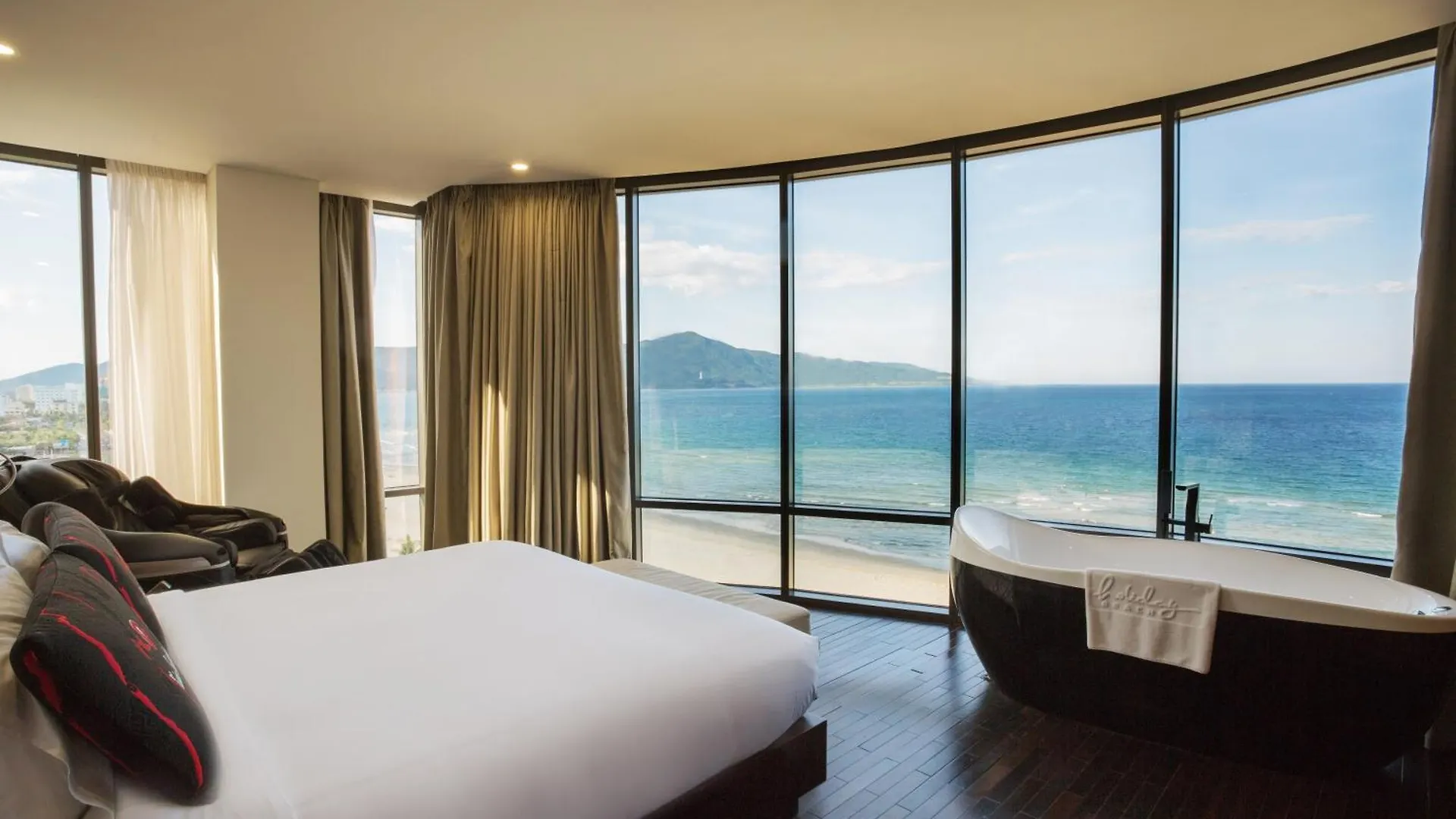 Holiday Beach Hotel Danang Da Nang